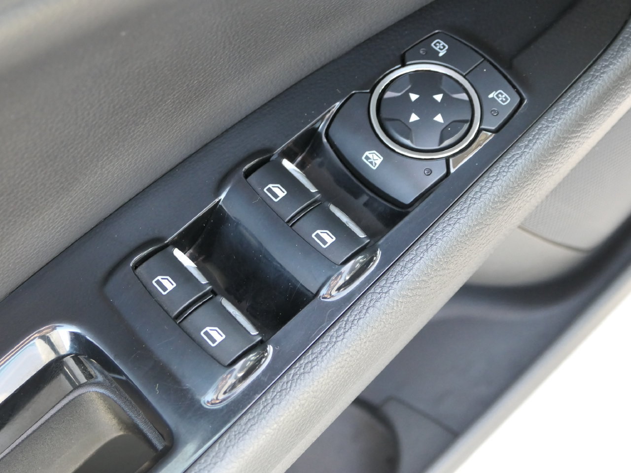 Used 2014 Ford Fusion SE w/ Equipment Group 202A FWD image 16