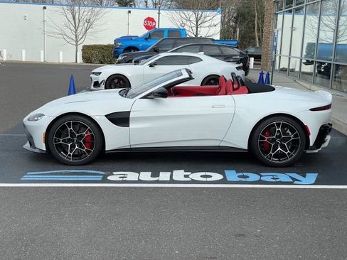 Used 2021 Aston Martin V8 Vantage Roadster image 13