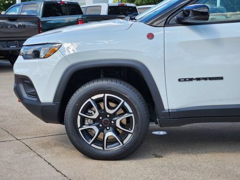 Certified 2025 Jeep Compass Trailhawk AWD/4WD image 9