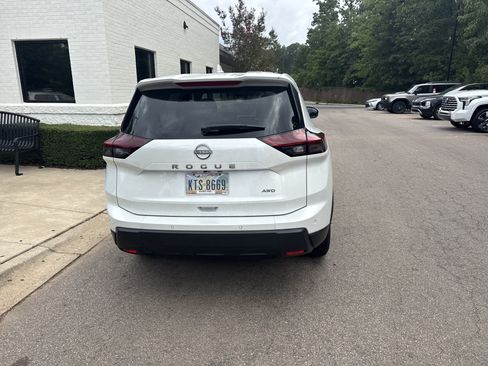 Used 2026 Nissan Rogue SV AWD/4WD image 8