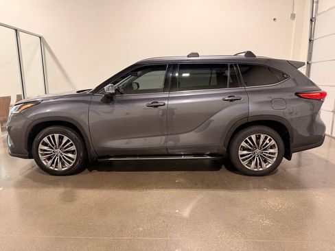 Used 2020 Toyota Highlander Platinum FWD image 8