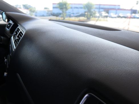 Used 2014 Volkswagen Jetta S image 41