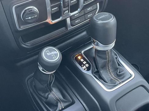 Certified 2023 Jeep Gladiator Overland image 40