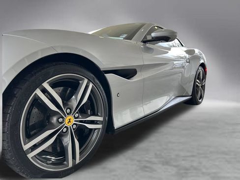 Used 2019 Ferrari Portofino RWD image 32
