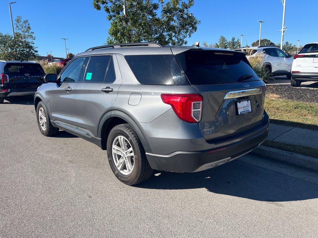 Used 2022 Ford Explorer XLT w/ Equipment Group 202A AWD/4WD image 4