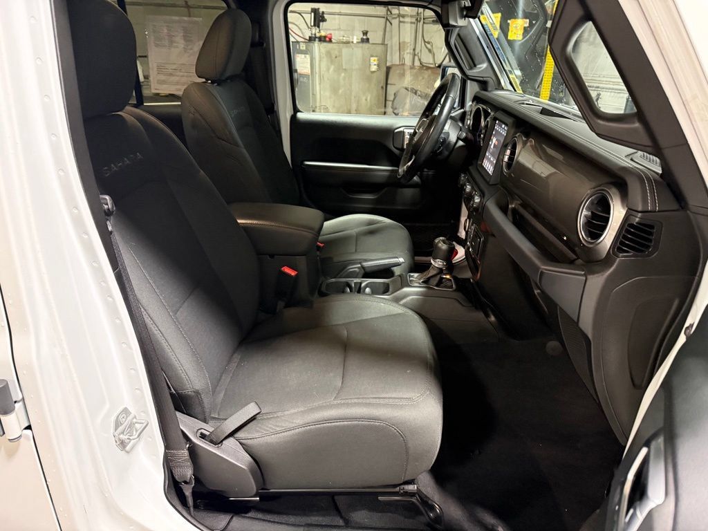 Used 2019 Jeep Wrangler Unlimited Sahara w/ Uconnect 4C Nav & Sound Group AWD/4WD image 24