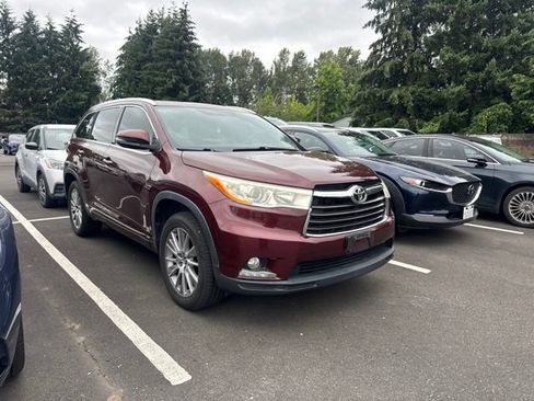 Used 2016 Toyota Highlander Limited FWD image 2