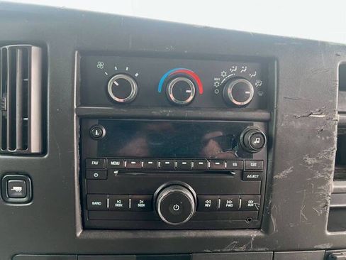 Used 2017 Chevrolet Express 3500 Extended RWD image 17