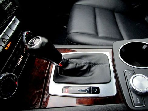Used 2013 Mercedes-Benz C 250 Sedan image 23