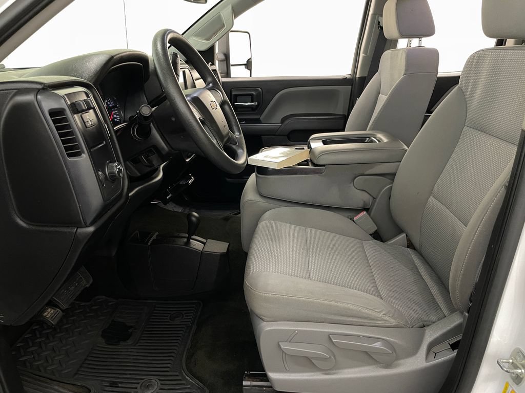 Used 2017 Chevrolet Silverado 1500 Custom w/ Custom Convenience Package AWD/4WD image 5