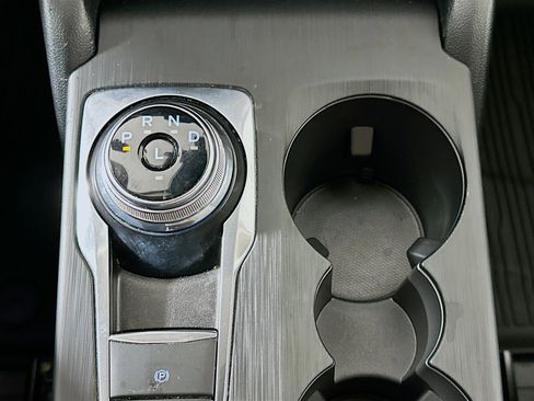 Used 2020 Ford Escape SE image 25