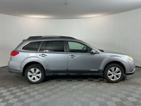 Used 2010 Subaru Outback 2.5i Premium AWD/4WD image 4