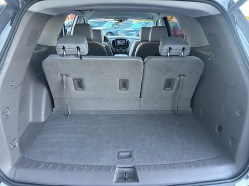 Used 2020 Chevrolet Traverse LT image 32