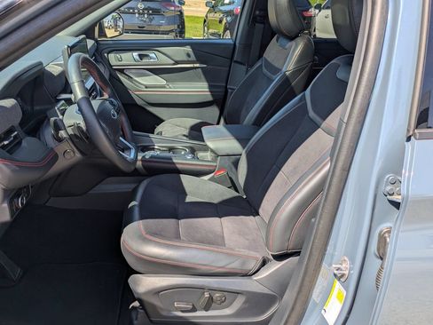 Used 2025 Ford Explorer ST AWD/4WD image 7