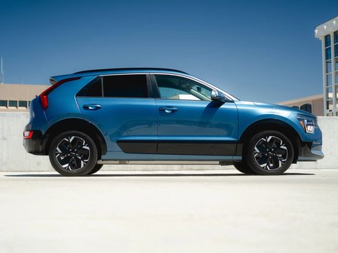 Used 2023 Kia Niro Wind FWD image 16
