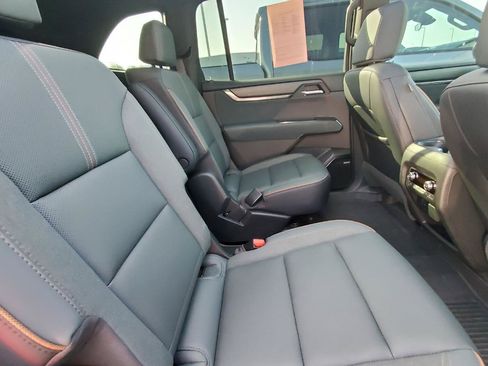 Used 2025 GMC Acadia AT4 w/ Super Cruise Package AWD/4WD image 6