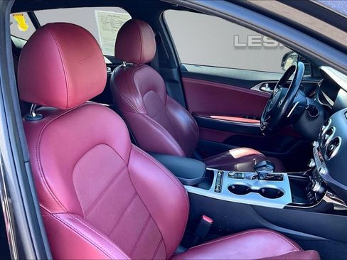 Used 2018 Kia Stinger GT2 image 7
