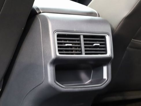 Used 2025 Volkswagen Atlas Cross Sport SE image 21