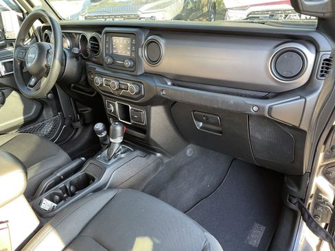 Certified 2021 Jeep Gladiator Sport image 36
