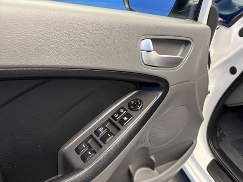 Used 2018 Kia Forte LX FWD image 11
