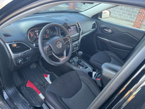 Used 2019 Jeep Cherokee Latitude w/ Popular Appearance Group image 22