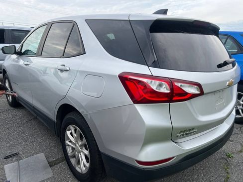 Used 2020 Chevrolet Equinox LS w/ LS Convenience Package FWD image 4