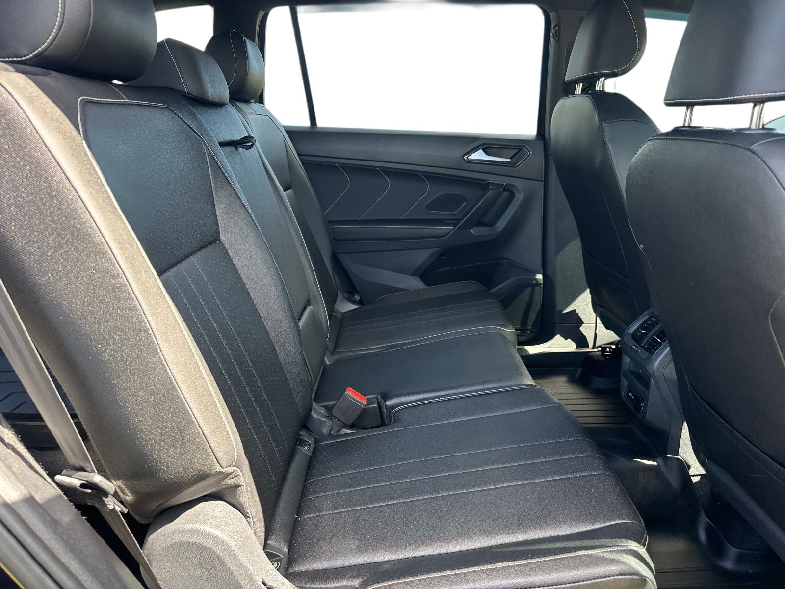 Used 2024 Volkswagen Tiguan SE R-Line w/ MDO Package, Three-Row FWD image 11