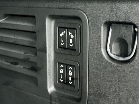 Used 2026 Chevrolet Traverse RS FWD image 13