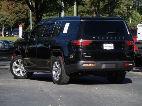 Used 2022 Jeep Wagoneer Series II image 3