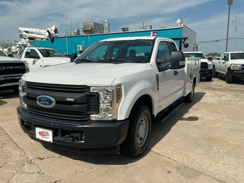 Used 2019 Ford F250 XL w/ Power Equipment Group RWD image 2