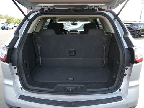 Used 2017 Chevrolet Traverse LT w/ Style and Technology Package FWD image 16