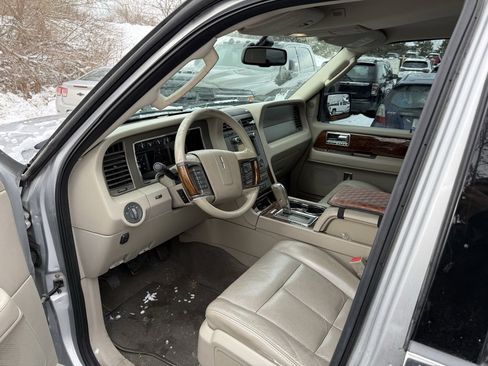 Used 2012 Lincoln Navigator Base image 8