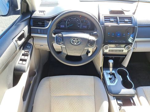 Used 2014 Toyota Camry L image 10