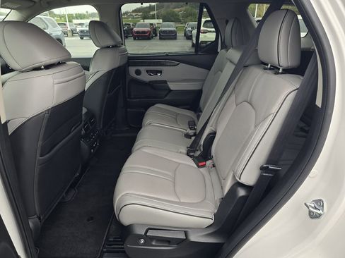Used 2023 Honda Pilot Elite image 11