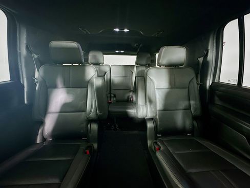 Used 2021 Chevrolet Suburban RST w/ Luxury Package image 13