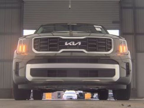Used 2025 Kia Telluride S AWD/4WD image 2
