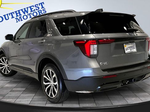 Used 2025 Ford Explorer ST-Line AWD/4WD image 5