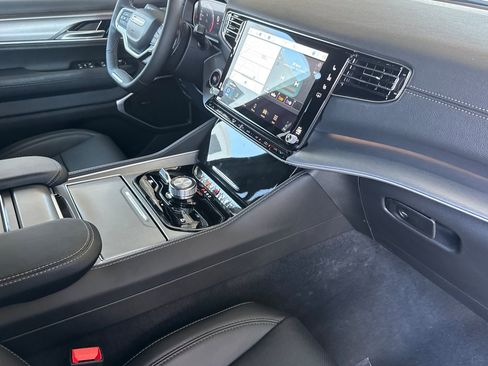 New 2026 Jeep Grand Wagoneer L 4WD image 14