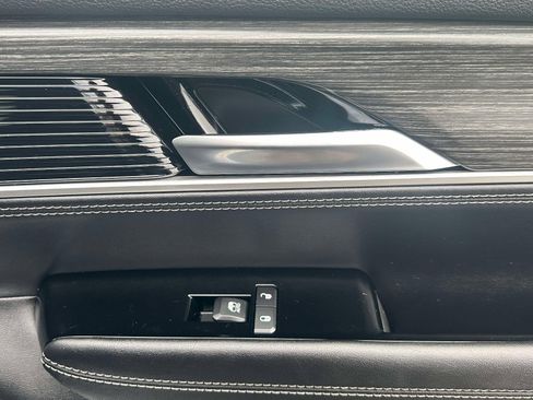 Used 2023 Jeep Wagoneer L Series III w/ Premium Group I image 28