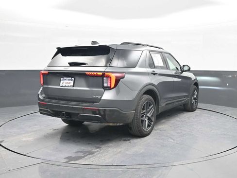 Used 2025 Ford Explorer ST-Line w/ ST-Line Street Pack image 7