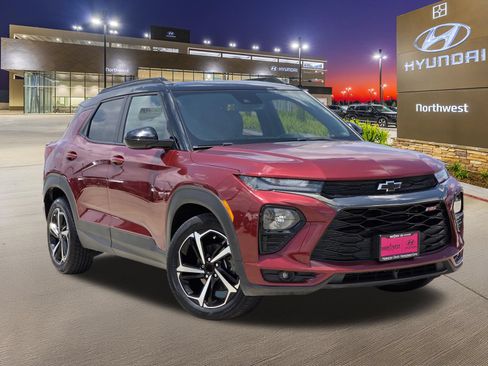 Used 2022 Chevrolet TrailBlazer RS w/ Sun and Liftgate Package FWD image 3