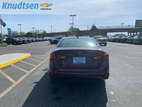 Used 2024 Nissan Altima 2.5 SV FWD image 6