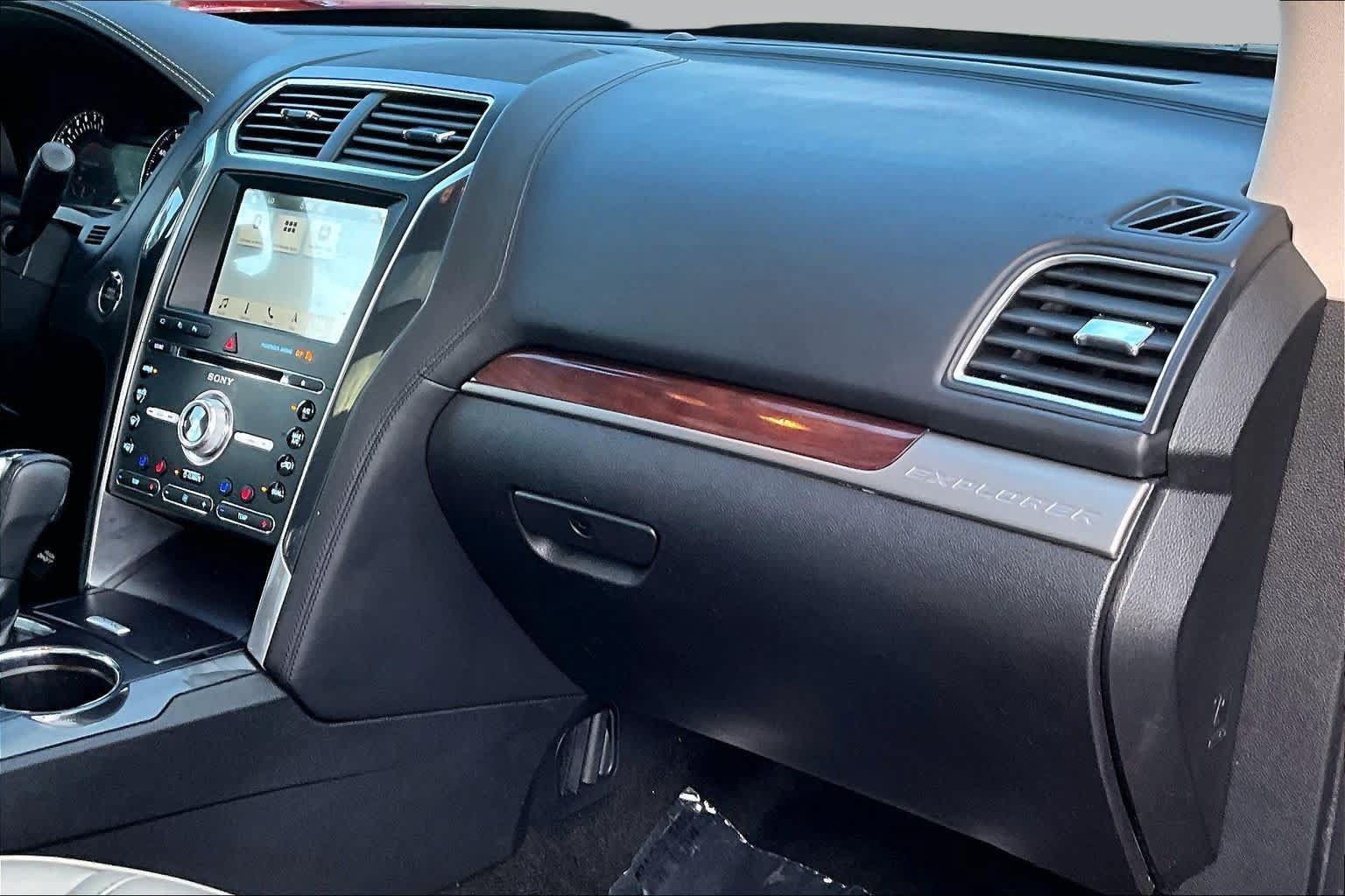 Used 2017 Ford Explorer Platinum AWD/4WD image 19