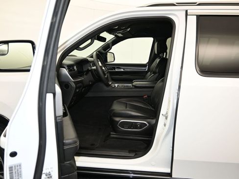 Used 2024 Jeep Wagoneer Series II w/ Flexible Seating Group image 22