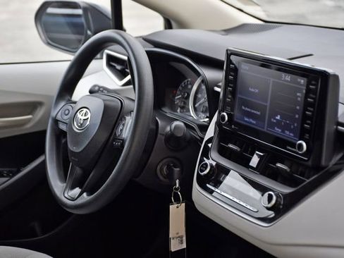 Used 2022 Toyota Corolla LE image 24