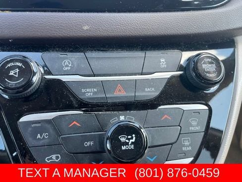 Used 2017 Chrysler Pacifica Touring FWD image 19