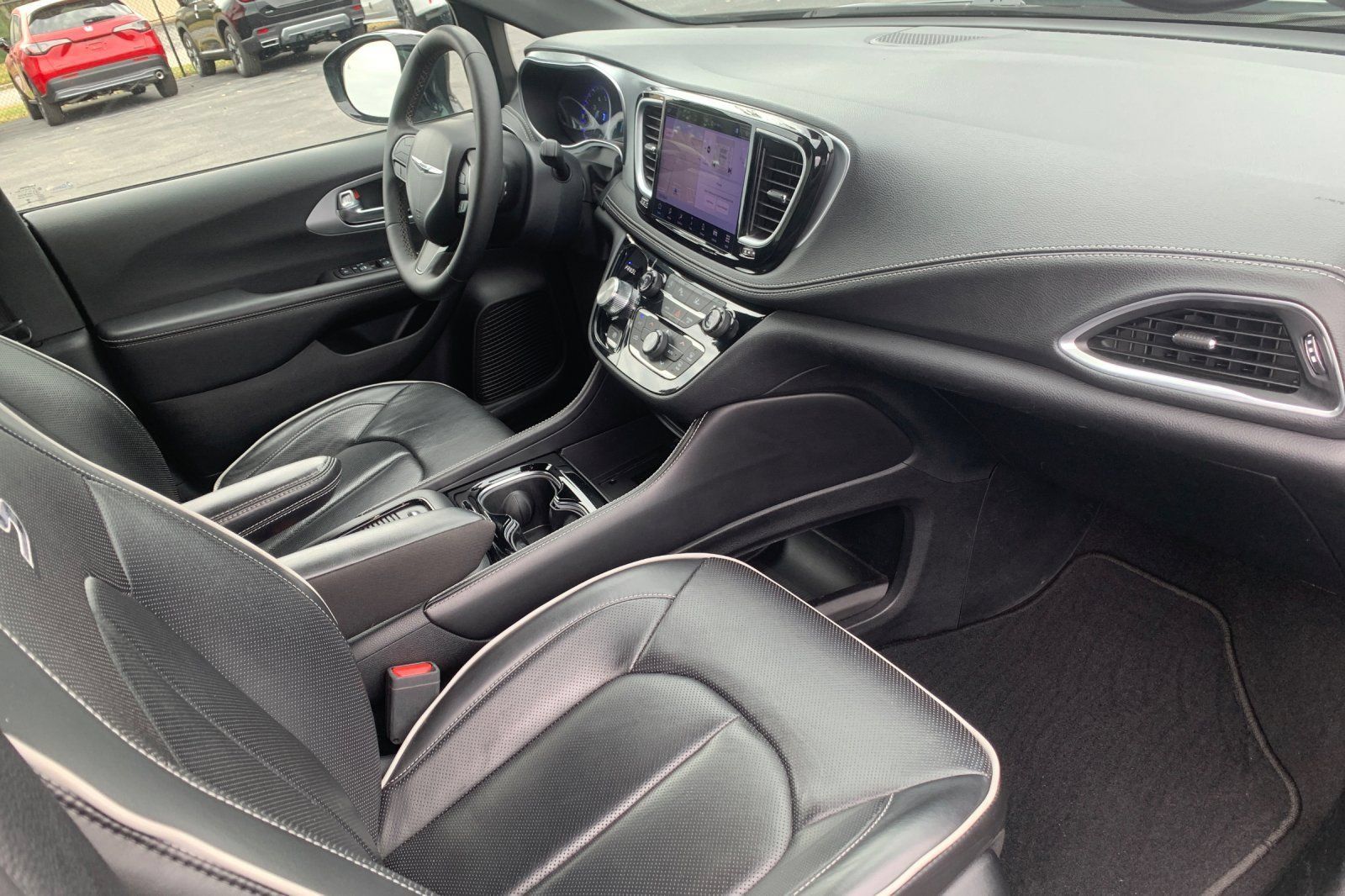 Used 2025 Chrysler Pacifica Limited FWD image 21