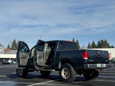 Used 2005 Nissan Titan SE w/ (R02) SE Off-Road Pkg image 9