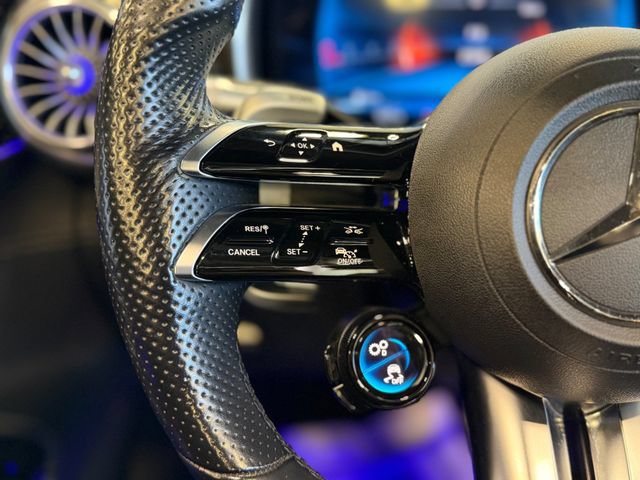 Used 2022 Mercedes-Benz SL 63 AMG 4MATIC w/ Driver Assistance Package image 25