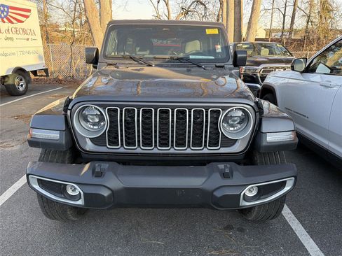 Used 2025 Jeep Wrangler Sahara image 3